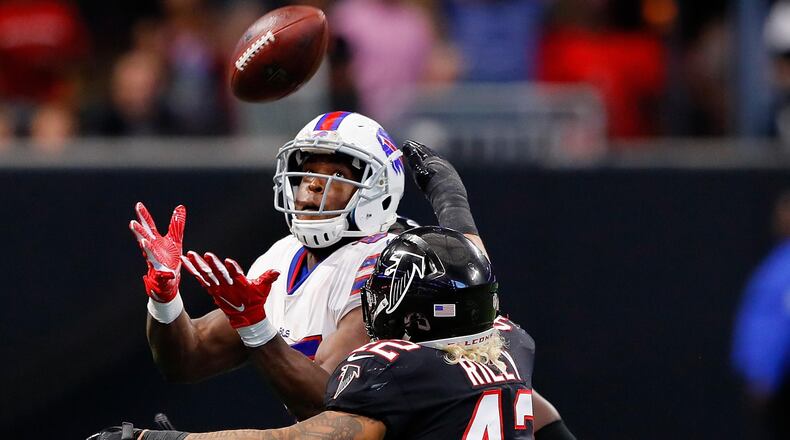 ATLANTA, GA - OCTOBER 01: Charles Clay #85 of the Buffalo Bills catches a pass against Duke Riley #42 of the Atlanta Falcons during the second half at Mercedes-Benz Stadium on October 1, 2017 in Atlanta, Georgia. (Photo by Kevin C. Cox/Getty Images)