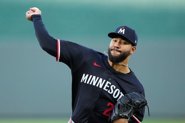 Minnesota Twins starting pitcher Simeon Woods Richardson throws during the first inning of a baseball game against the Kansas City Royals, Monday, April 7, 2025, in Kansas City, Mo. (AP Photo/Charlie Riedel)