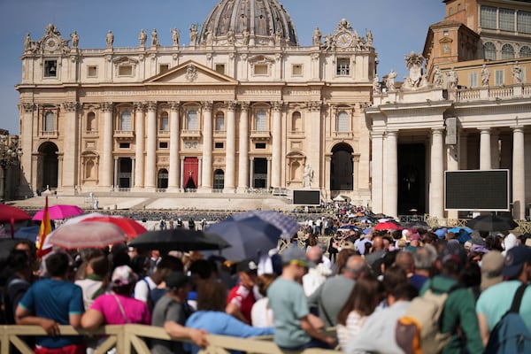 People queue in St. Peter's Square to pay their respect to the late Pope Francis, who will lie in state at St. Peter's Basilica for three days, at the Vatican, Wednesday, April 23, 2025. (AP Photo/Francisco Seco)