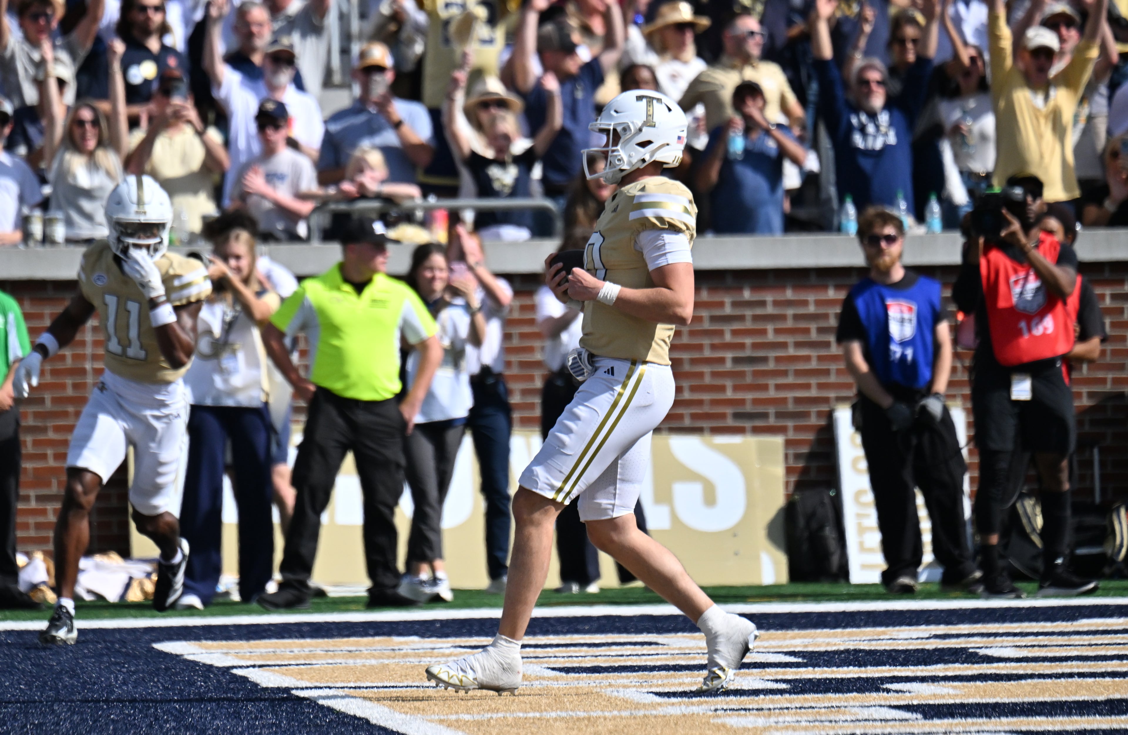Georgia Tech quarterback Haynes King scores a touchdown during the second half in an NCAA college football game at Bobby Dodd Stadium, Saturday, Oct. 25, 2025 in Atlanta. Georgia Tech won 41-16 over Syracuse. The Yellow Jackets are 8-0 for the first time since 1966 and 5-0 in the ACC for the first time ever. (Hyosub Shin/AJC)