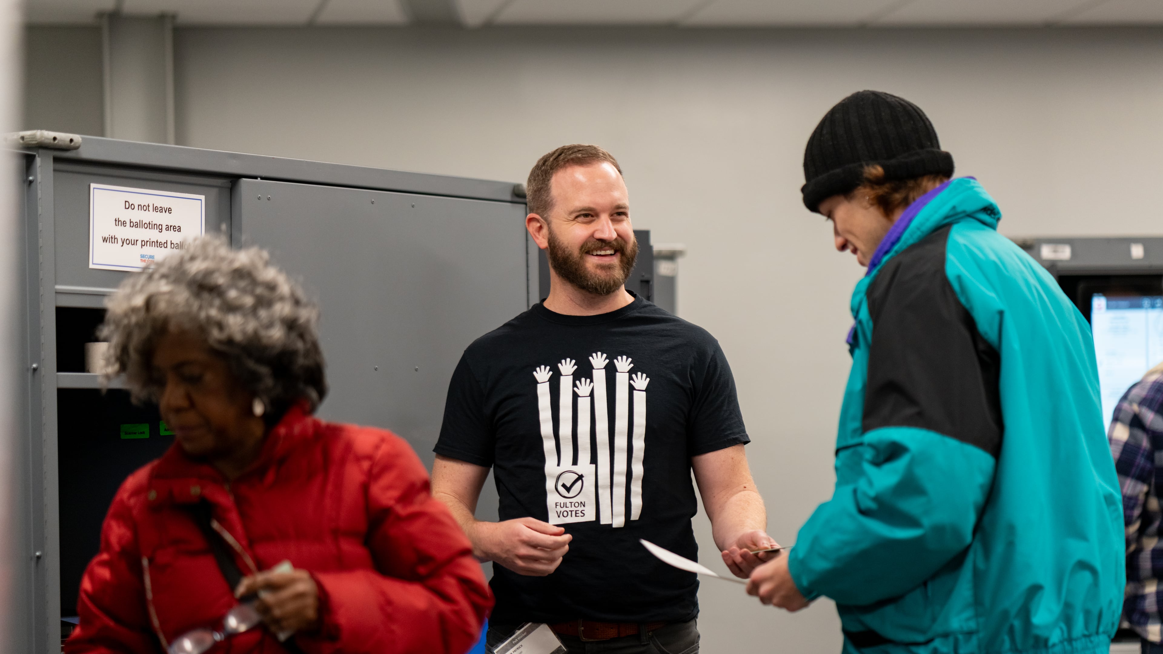 Assistant manager Patrick Raber assists voters in casting their ballots inside the Buckhead Library voting precinct on Nov. 4, 2025 (Ben Hendren for the AJC)