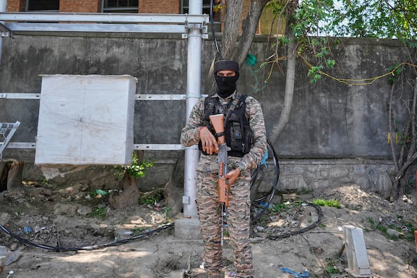 An Indian paramilitary soldier guards outside a garden in Srinagar after it was closed by authorities as a precautionary safety measure following last week's deadly attack on tourists near the resort town of Pahalgam, Indian controlled Kashmir, Tuesday, April 29, 2025. (AP Photo/Mukhtar Khan)