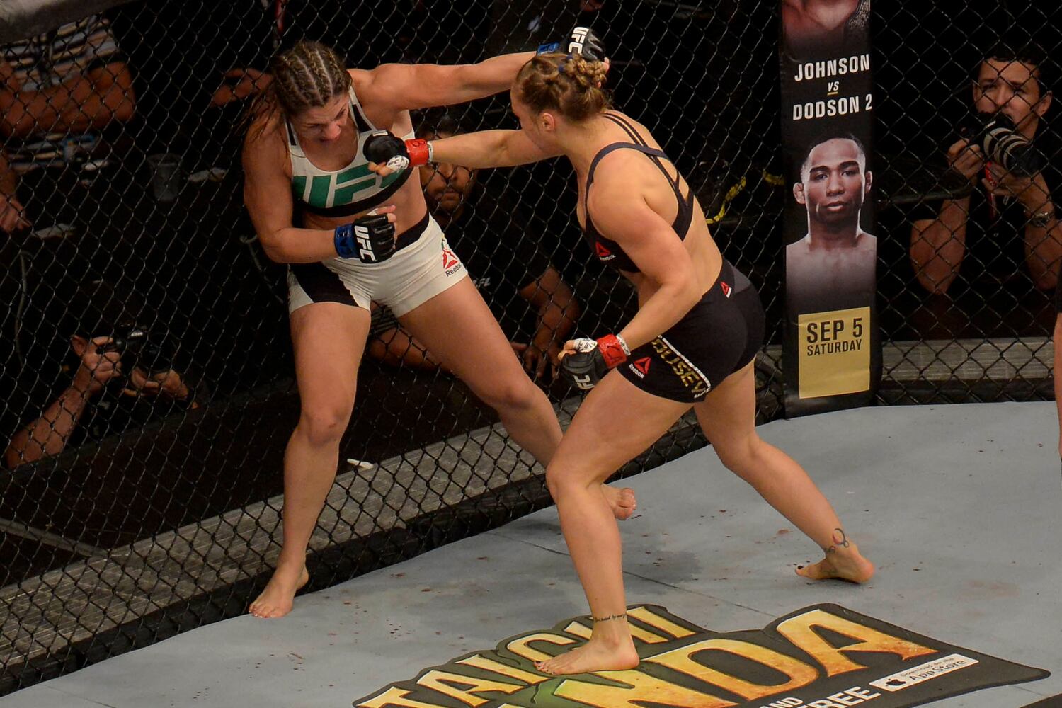 Photos: Rousey knocks out Correia in UFC title bout