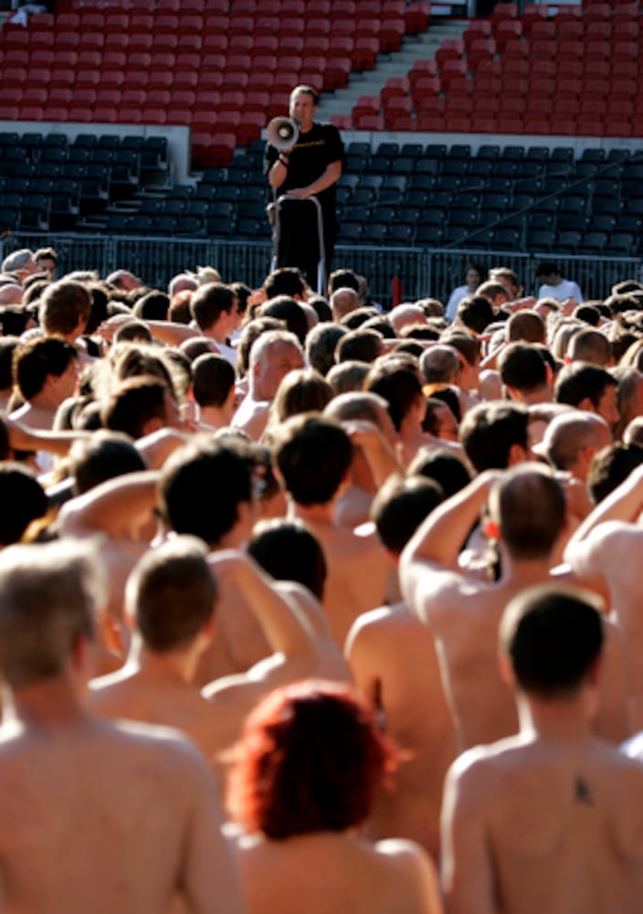 Thousands get naked for photo shoot