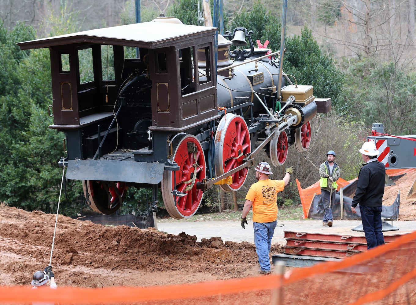 Cyclorama moves Texas train