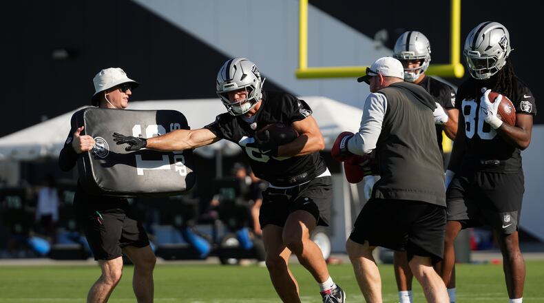 Las Vegas Raiders tight end Brock Bowers (89) runs through a drill during practice at the team's NFL football training camp, Wednesday, July 29, 2026, in Henderson, Nev. (AP Photo/Lucas Peltier)