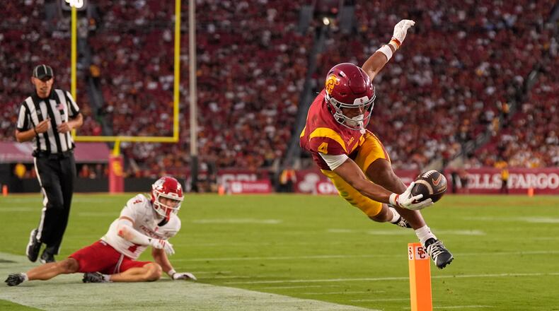 Southern California wide receiver Trent Mosley, right, scores a touchdown as Fresno State defensive back Ethan Tierney watches during the first half of an NCAA college football game, Friday, Sept. 4, 2026, in Los Angeles. (AP Photo/Mark J. Terrill)