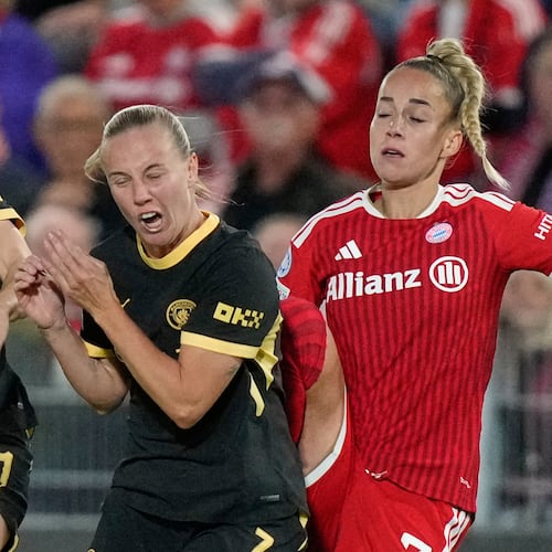 Bayern's Giulia Gwinn, right, collides with Manchester City's Beth Mead and Lauren Hemp, left, during the women's Champions League opening phase soccer match between FC Bayern Munich and Manchester City in Munich, Germany, Tuesday, Sept. 22, 2026. (AP Photo/Matthias Schrader)