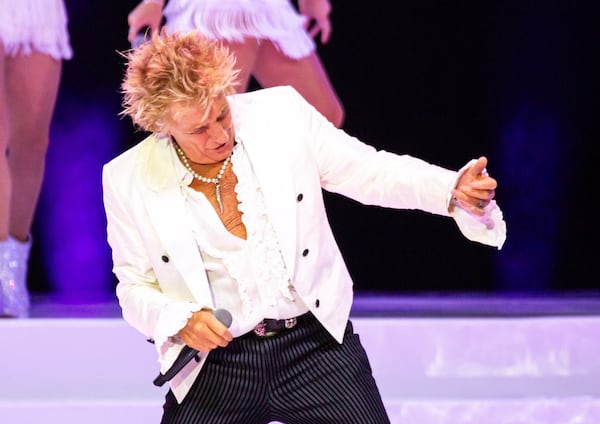 In roughly 20 songs, Rod Stewart’s signature rasp brought his hits on longing and heartbreak to life. (Ryan Fleisher for the AJC)