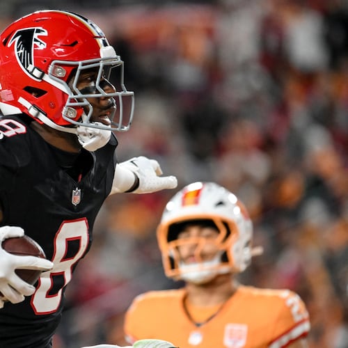 Atlanta Falcons tight end Kyle Pitts Sr. (8) celebrates his touchdown against the Tampa Bay Buccaneers during the first half of an NFL football game, Thursday, Dec. 11, 2025, in Tampa, Fla. (AP Photo/Jason Behnken)