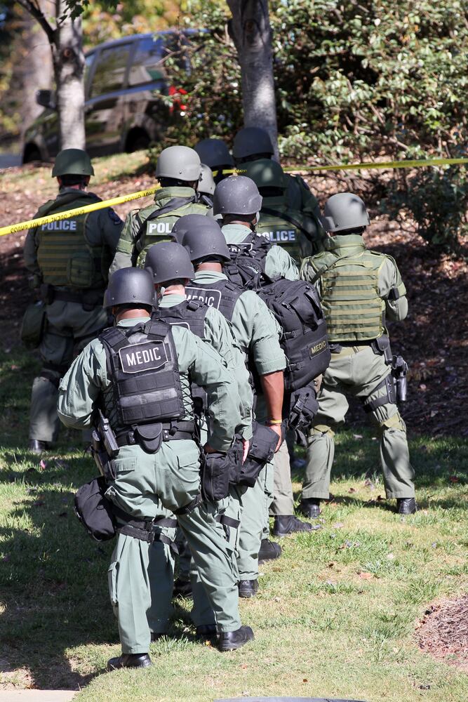 Burglary suspect surrenders at Buckhead hotel