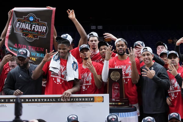 Houston celebrates their victory over Tennessee in the Elite Eight round of the NCAA college basketball tournament Sunday, March 30, 2025, in Indianapolis. (AP Photo/Michael Conroy)