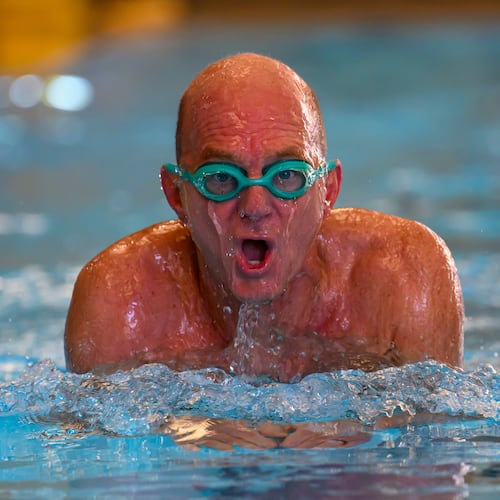 Former Olympic swimmer Rowdy Gaines swims, Tuesday, Nov 11, 2025 at a pool in Salt Lake City. (AP Photo/Tyler Tate)