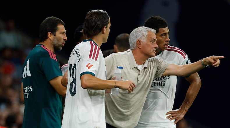 Real Madrid's head coach Jose Mourinho talks with his player Real Madrid's Jude Bellingham during a Spanish La Liga soccer match between Espanyol and Real Madrid in Barcelona, Spain, Saturday, Aug. 22, 2026. (AP Photo/Joan Monfort)