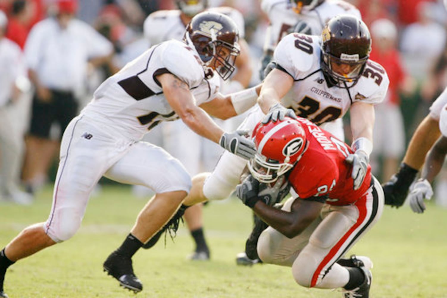 UGA's Knowshon Moreno leaps over Chippewa