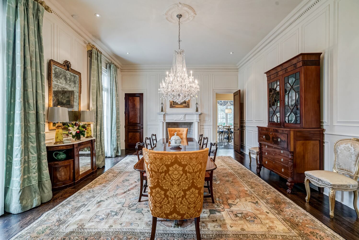 Tuxedo Park dining room
