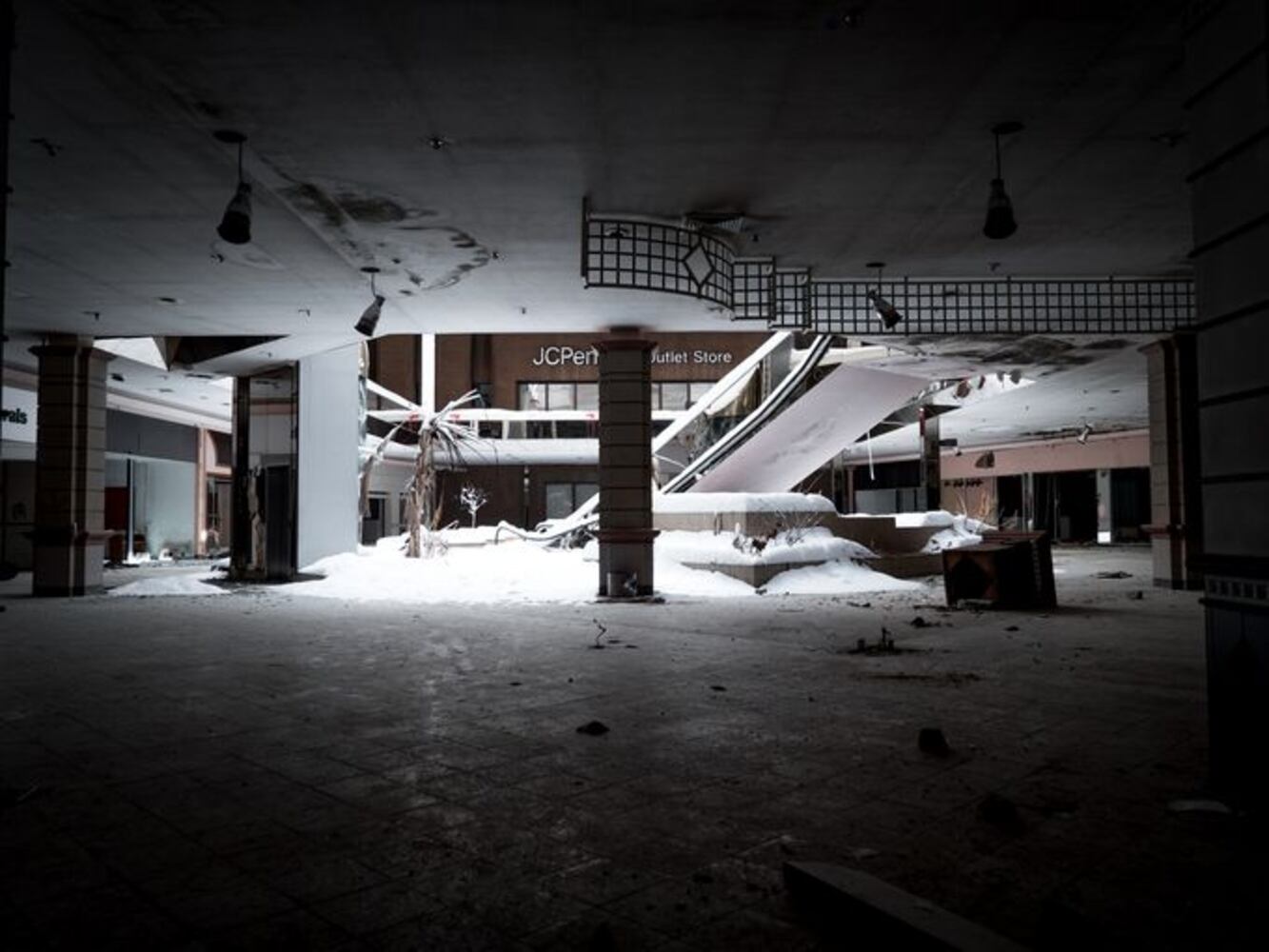 PHOTOS: Snow fills abandoned Ohio mall in eerie photos