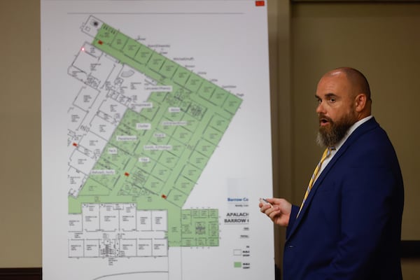 Jason Smith, a Barrow County Sheriff’s Office investigator, points at a map of Apalachee High School at the plea hearing of the 16-year-old Apalachee High School shooting suspect. (Arvin Temkar/AJC)