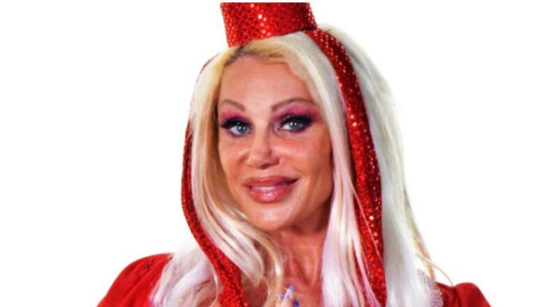 Melissa “Super Genie” Coates, a former WWE star who underwent a life-saving leg amputation for excruciating blood clots in 2020, died last week in Las Vegas, according to reports.
She died five days after her 50th birthday.