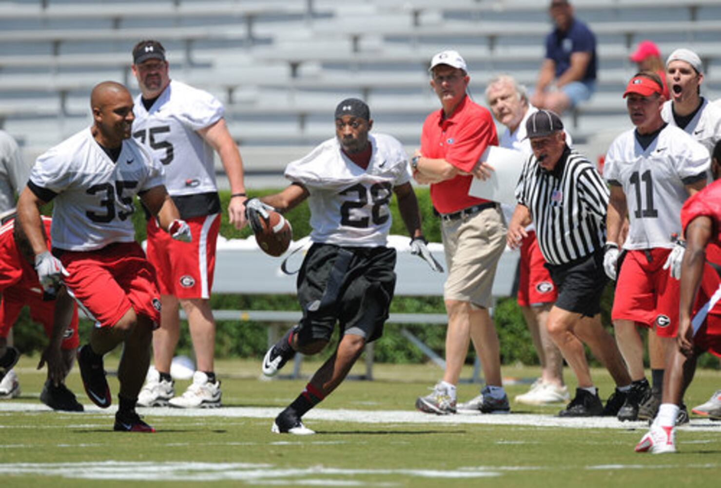 Bulldogs battle in G-Day scrimmage