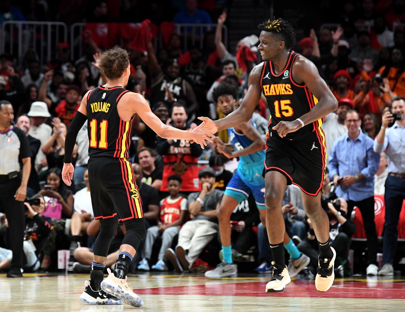 Hawks-Hornets playoff photo