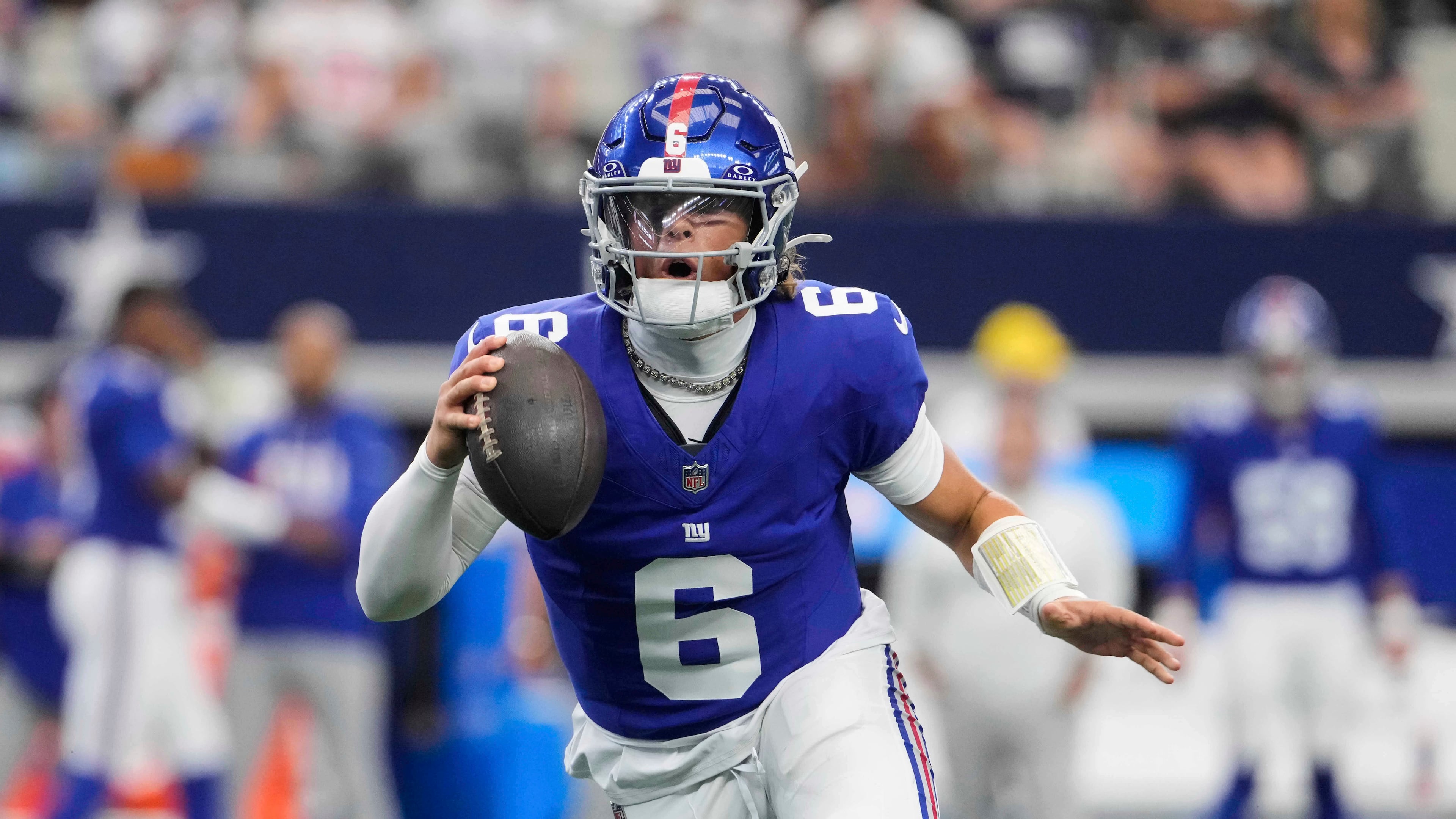 New York Giants quarterback Jaxson Dart (6) scrambles out of the pocket in the second half of an NFL football game against the Dallas Cowboys Sunday, Sept. 14, 2025, in Arlington, Texas. (AP Photo/Jeffrey McWhorter)