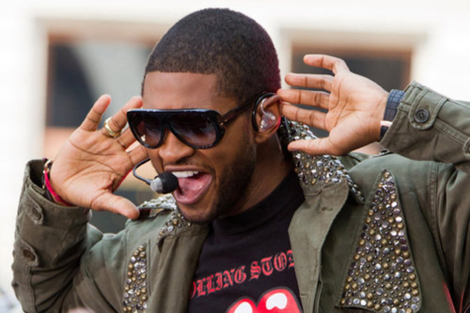 Usher debuts song on 'GMA'