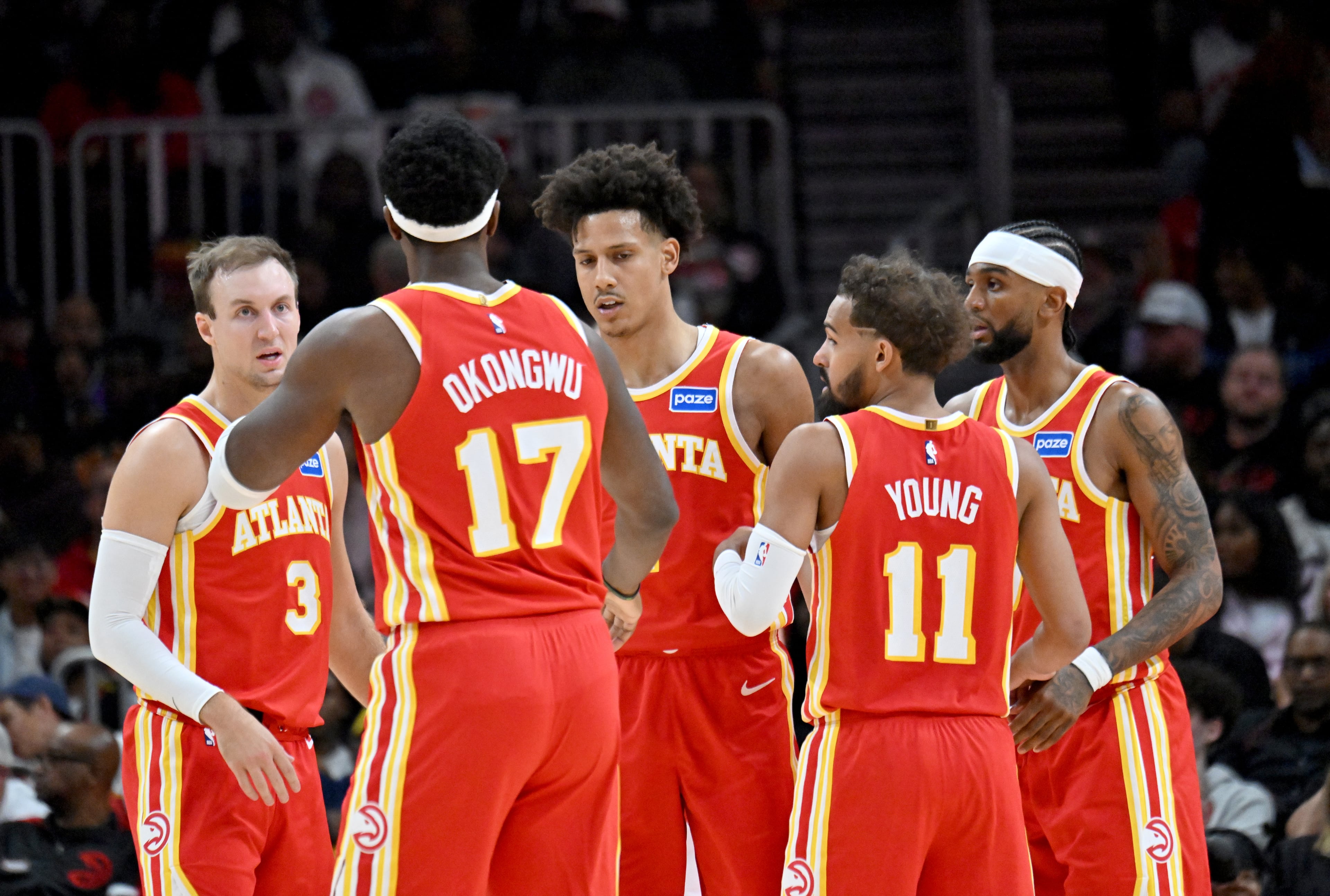 Atlanta Hawks forward Jalen Johnson (1) confers with teammates during the first half in the home opener at State Farm Arena, Thursday, October 22, 2025, in Atlanta. (Hyosub Shin / AJC)