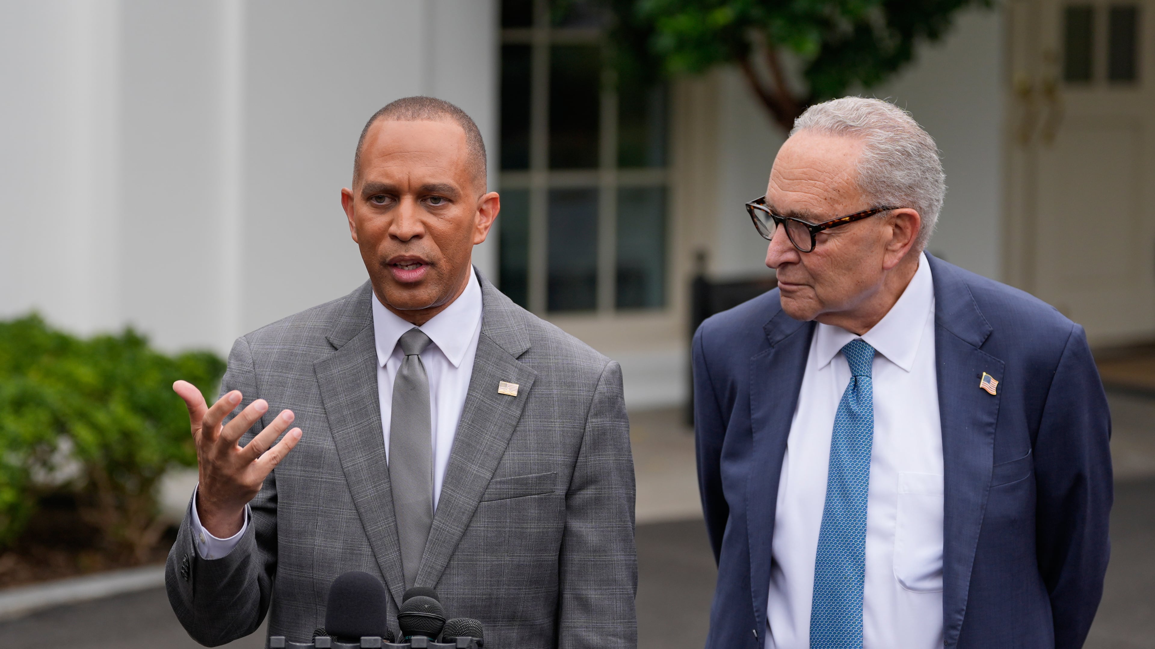 House Minority Leader Hakeem Jeffries, D-N.Y., and Senate Minority Leader Chuck Schumer of N.Y., talk to reporters outside the West Wing of the White House, Monday, Sept. 29, 2025, in Washington. (AP Photo/Alex Brandon)