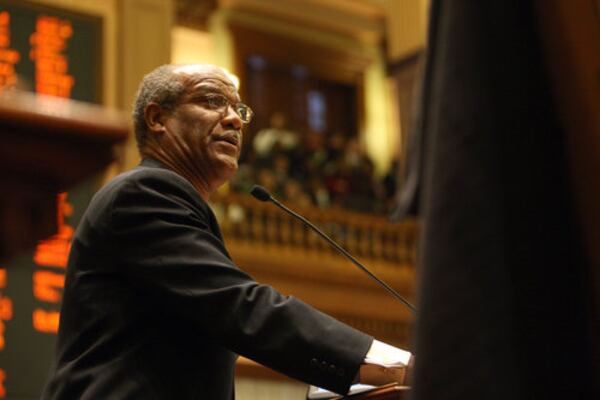 Rep. Calvin Smyre paid tribute to Murphy before the portrait was unveiled. (AJC)