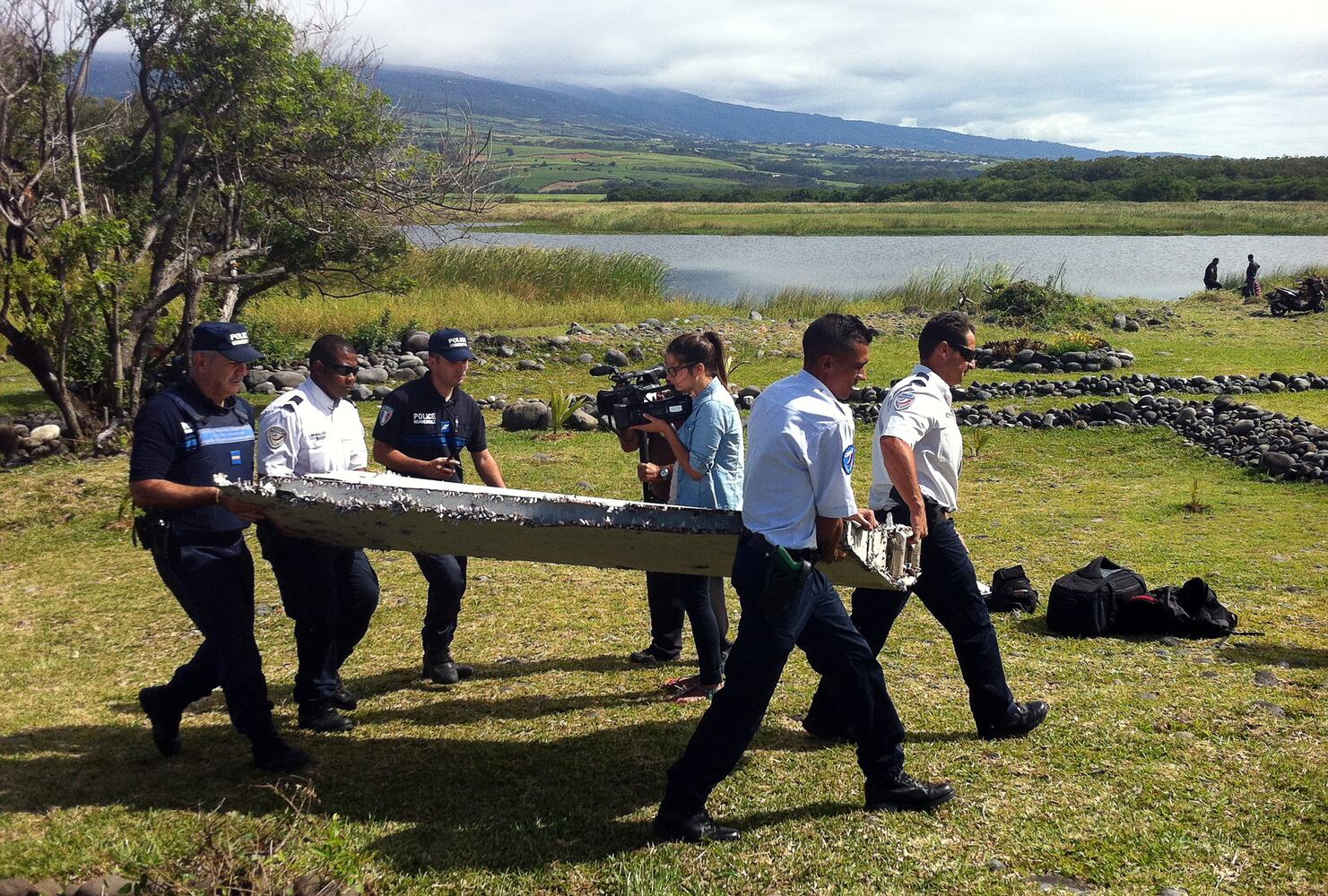 Plane parts - are they MH370?