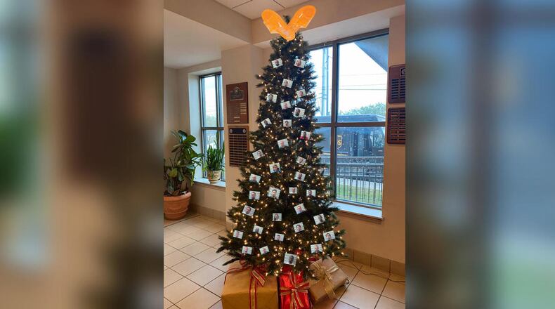Officials from an Alabama sheriff’s department are being criticized for displaying a photo of a Christmas tree adorned with what they called “thugshots” of people who have been arrested.