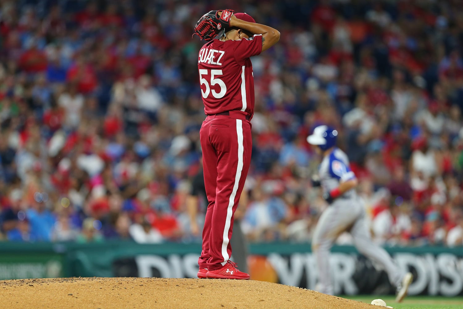 Photos: Braves wear throwback uniforms against Phillies
