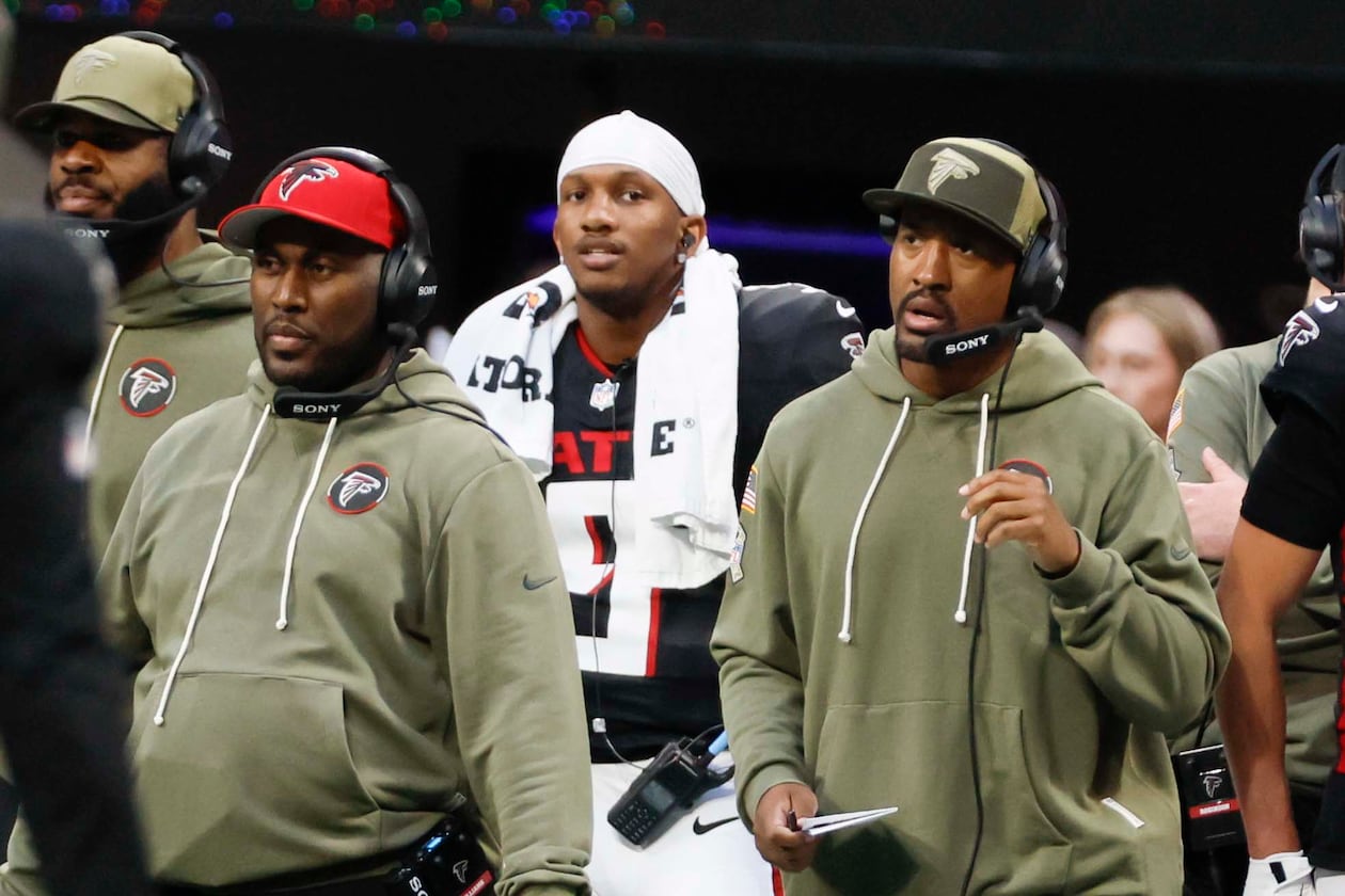 Atlanta Falcons quarterback Michael Penix Jr. (9) watches the game from the sidelines after leaving the field with an apparent injury during the second half of an NFL game against the Carolina Panthers at Mercedes-Benz Stadium in Atlanta on Sunday, Nov. 16, 2025.
(Miguel Martinez/ AJC)