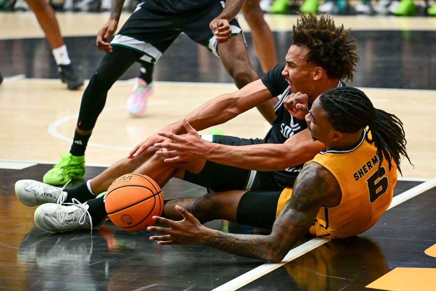 South Florida forward Caleb Sanders (right) fights for possession of a loose ball against Kennesaw State forward Frankquon Sherman (left) during the second half of a game Sunday, Nov. 16, 2025 at Kennesaw State University. (Daniel Varnado for the AJC)