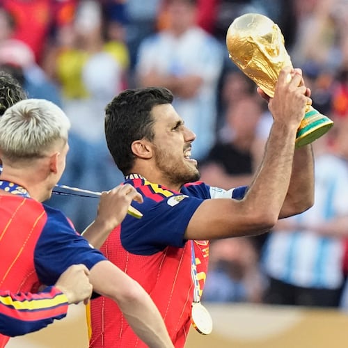 Spain's Rodri (16) lifts the winners' trophy after their win in the World Cup final soccer match against Argentina in East Rutherford, N.J., near New York, Sunday, July 19, 2026. (AP Photo/Frank Franklin II)