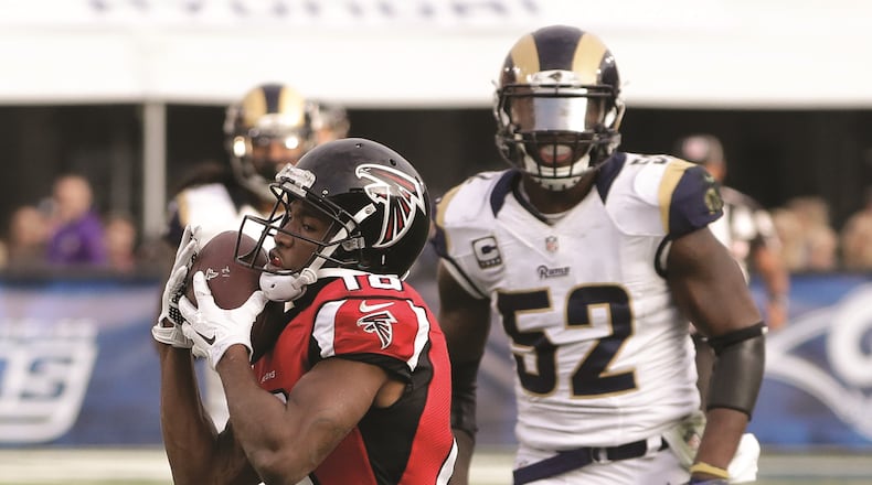Atlanta Falcons wide receiver Taylor Gabriel catches a touchdown pass as Los Angeles Rams middle linebacker Alec Ogletree looks on during the second half of an NFL football game, Sunday, Dec. 11, 2016, in Los Angeles. (AP Photo/Rick Scuteri)