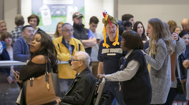 Arriving passengers at Hartsfield-Jackson Atlanta International airport. BOB ANDRES AJC File Photo /BANDRES@AJC.COM