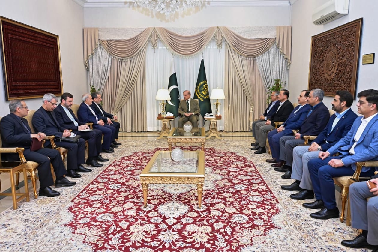In this photo released by the Pakistan Prime Minister Office, Iran's Foreign Minister Abbas Araghchi, fifth left, meets with Prime Minister Shehbaz Sharif, center, in Islamabad, Pakistan, Saturday, April 25, 2026. (Pakistan Prime Minister Office via AP)