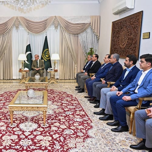 In this photo released by the Pakistan Prime Minister Office, Iran's Foreign Minister Abbas Araghchi, fifth left, meets with Prime Minister Shehbaz Sharif, center, in Islamabad, Pakistan, Saturday, April 25, 2026. (Pakistan Prime Minister Office via AP)