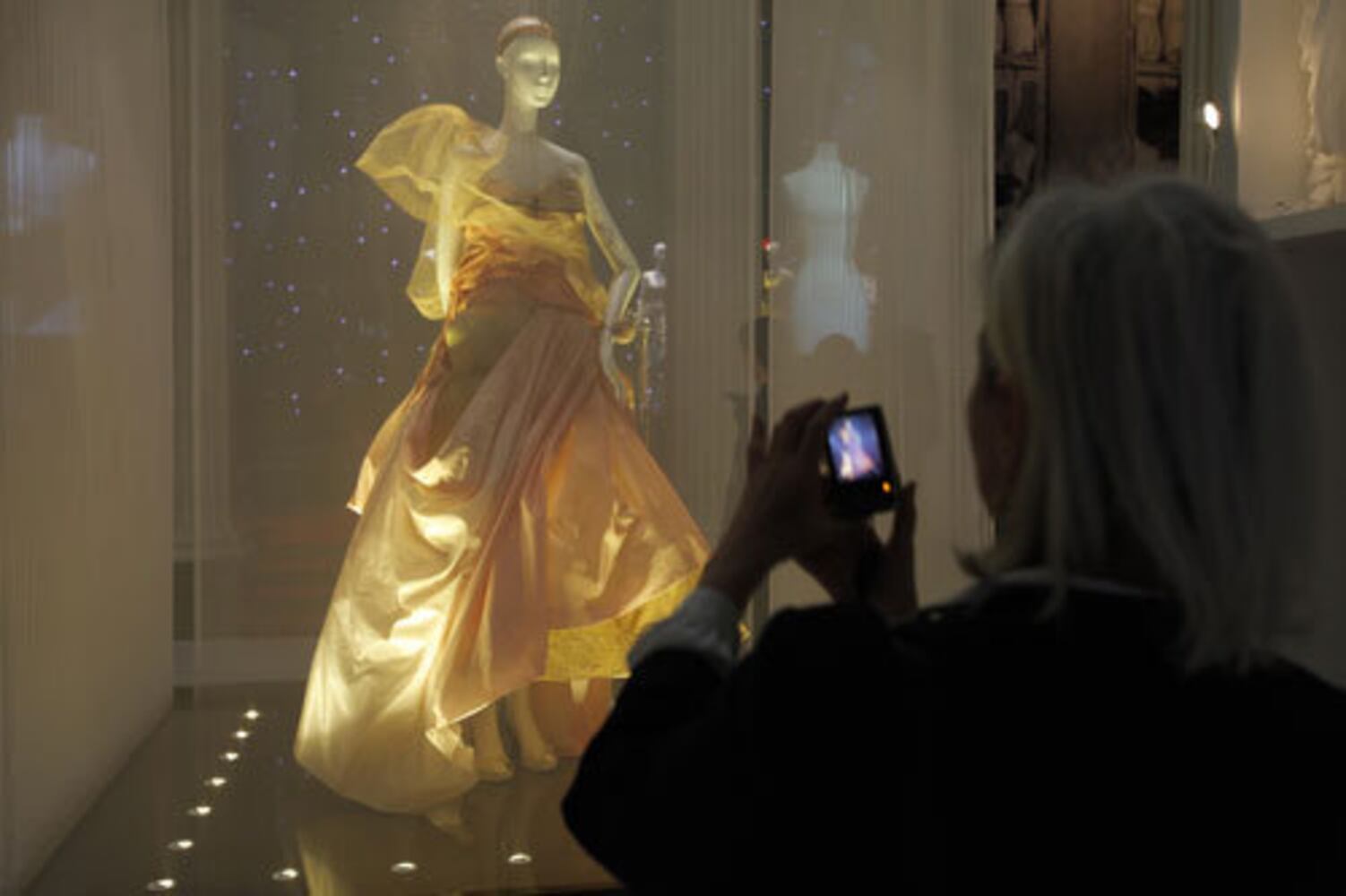 Inspiration Dior exhibit in Russia