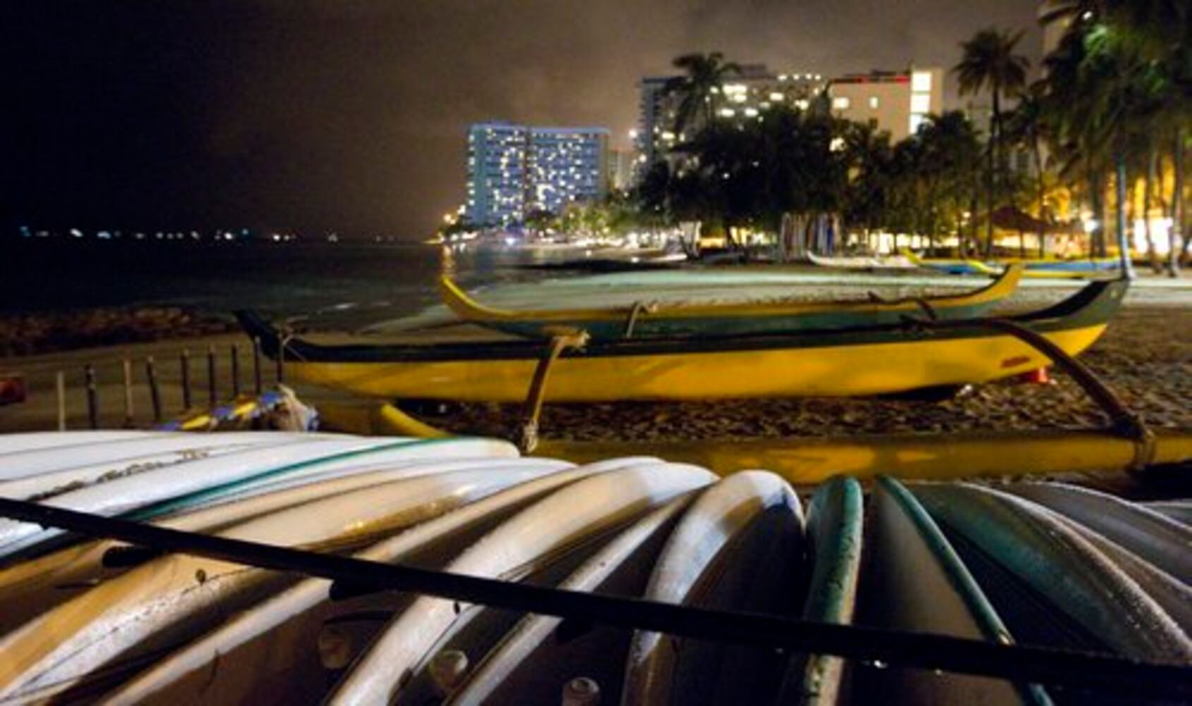 Waves from tsunami reach Hawaii