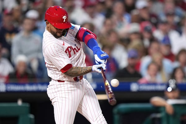 Philadelphia Phillies' Edmundo Sosa breaks his bat on a ground out against Atlanta Braves pitcher Enyel De Los Santos during the fifth inning of a baseball game Tuesday, May 27, 2025, in Philadelphia. (AP Photo/Matt Slocum)
