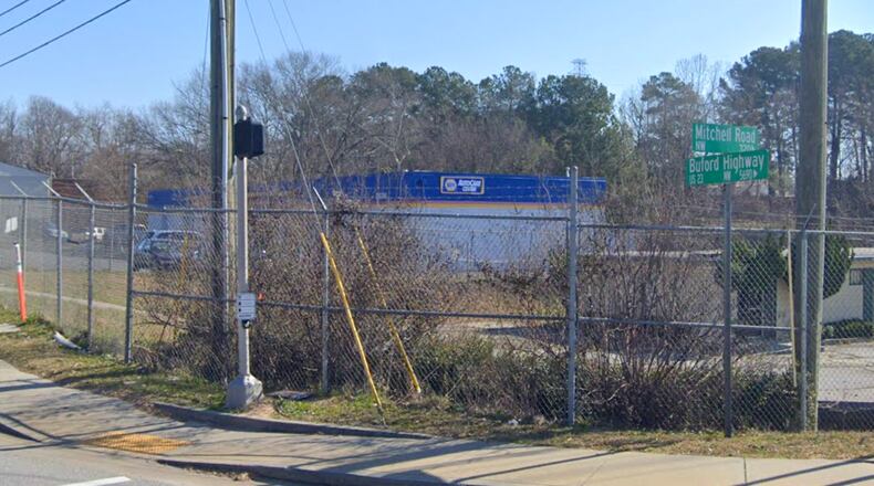 Gateway85 will be working to remove chain link fences with barbed wire along the right-of-way of Buford Highway and Jimmy Carter Boulevard. (Google Maps)