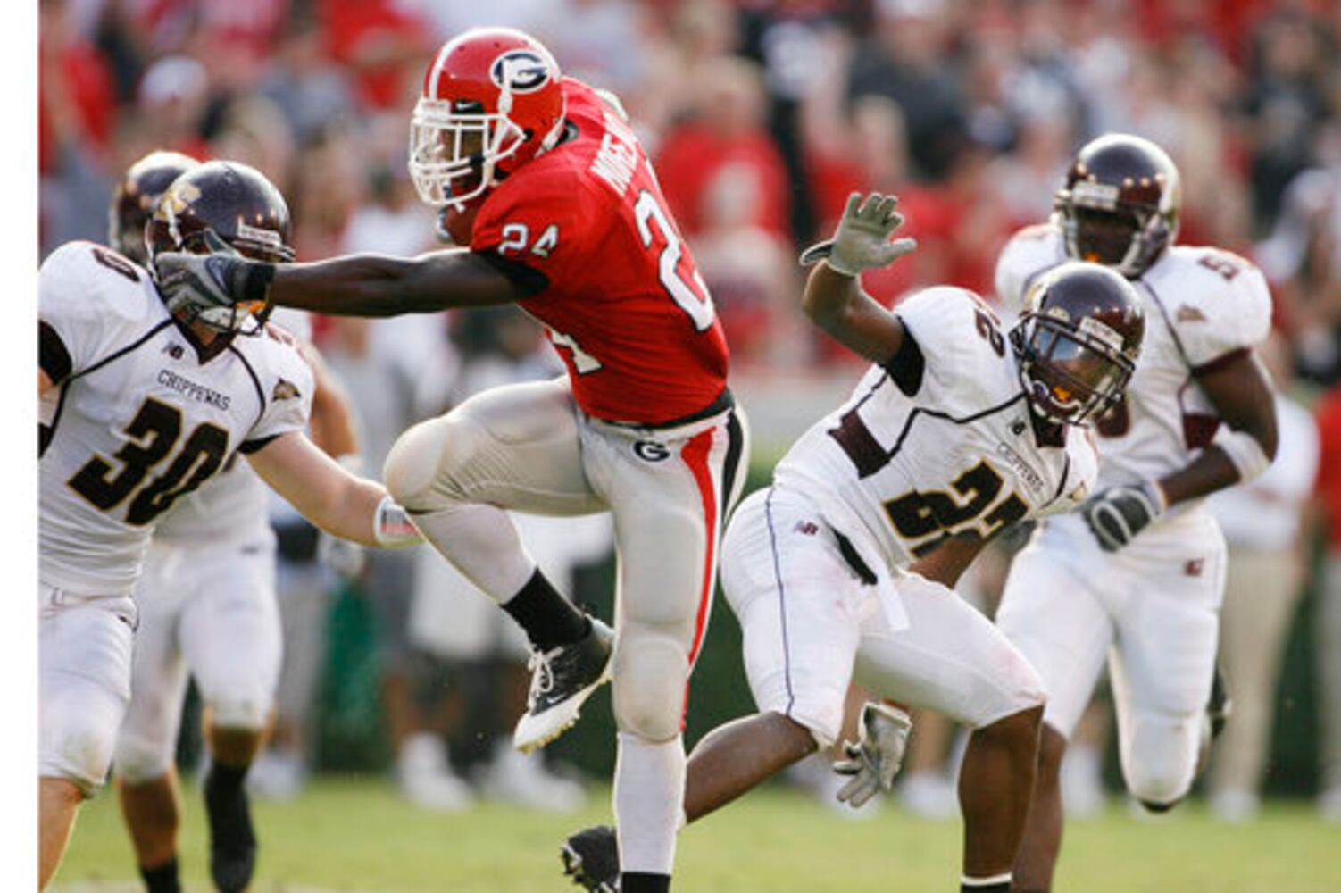UGA's Knowshon Moreno leaps over Chippewa