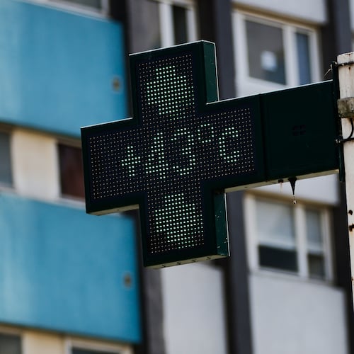 A drugstore sign shows the temperature 43 degrees Celsius (109,4 degrees Fahrenheit) in Rennes, western France, Monday, June 22, 2026. (AP Photo/Jeremias Gonzalez)