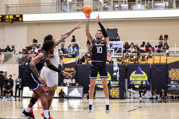 Georgia State guard Jelani Hamilton (right) shoots against Kennesaw State on Saturday, Dec. 6, 2025, at VyStar Arena in Kennesaw. Hamilton is shooting 44% from the field and 38.6% on 3-pointers. (Colin Hubbard for the AJC)