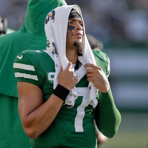 New York Jets quarterback Justin Fields (7) watches from the sidelines during the fourth quarter of an NFL football game against the Carolina Panthers, Sunday, Oct. 19, 2025, in East Rutherford, N.J. (AP Photo/Adam Hunger)