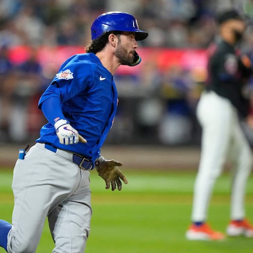 Chicago Cubs' Dansby Swanson runs to first base for a two-run single during the ninth inning in the second baseball game of a doubleheader against the Chicago Cubs Wednesday, June 24, 2026, in New York. (AP Photo/Frank Franklin II)