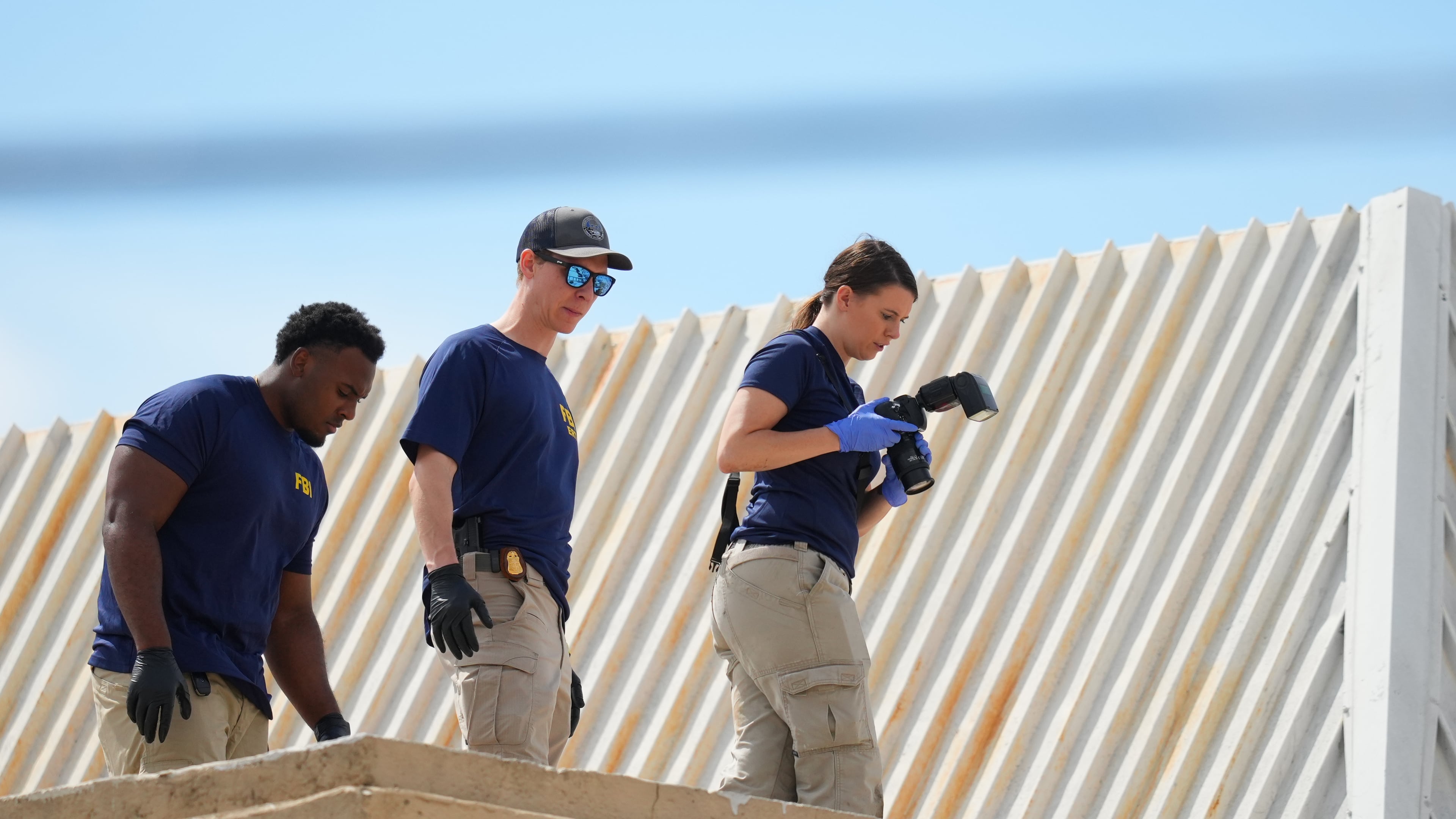 Law enforcement agents investigate the roof of an apartment building near the scene of a shooting at a U.S. Immigration and Customs Enforcement office in Dallas on Wednesday, Sept. 24, 2025. (AP Photo/Julio Cortez)